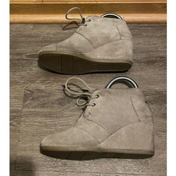 TOM'S Taupe Suede Lace Up Wedge Ankle Bootie Boots Womens Size 6 Model 741115 - Picture 7 of 12